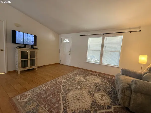 213 RIVER RIDGE AVE, Roseburg, OR 97471