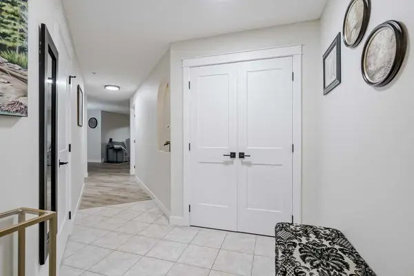 40 Parkridge VW SE #201, Calgary, AB T2J 7G6