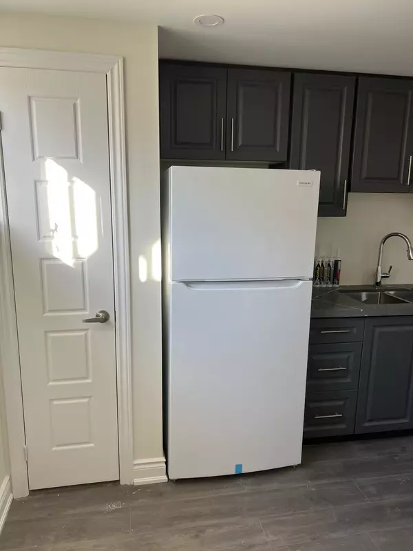 Milton, ON L9T 2X5,772 MAGNOLIA TER #BASEMENT