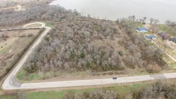 8615 Southern Shore Court, Kemp, TX 75143