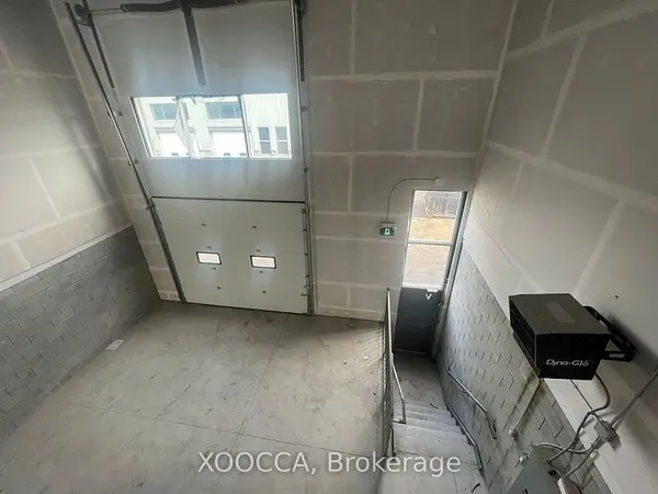 5266 Solar DR #B103, Mississauga, ON L4W 5M8