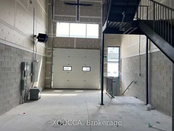 5266 Solar DR #B103, Mississauga, ON L4W 5M8