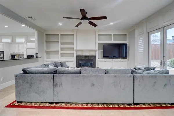 5606 Pershing Avenue, Fort Worth, TX 76107