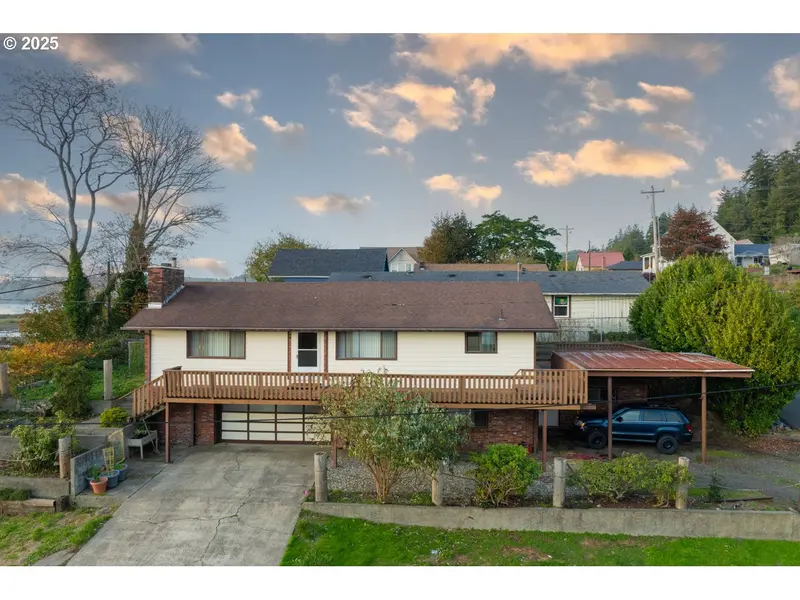 205 MARSH ST, Gardiner, OR 97441