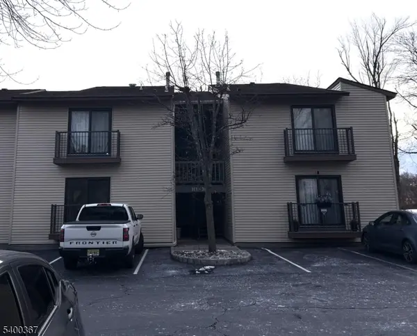 314 Spruce Hills Dr, Glen Gardner Boro, NJ 08826