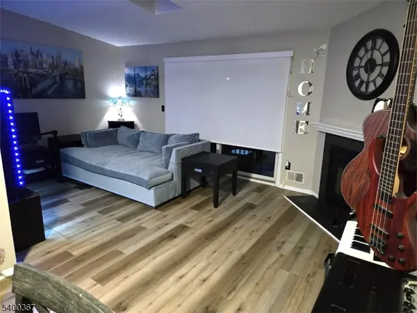 314 Spruce Hills Dr, Glen Gardner Boro, NJ 08826