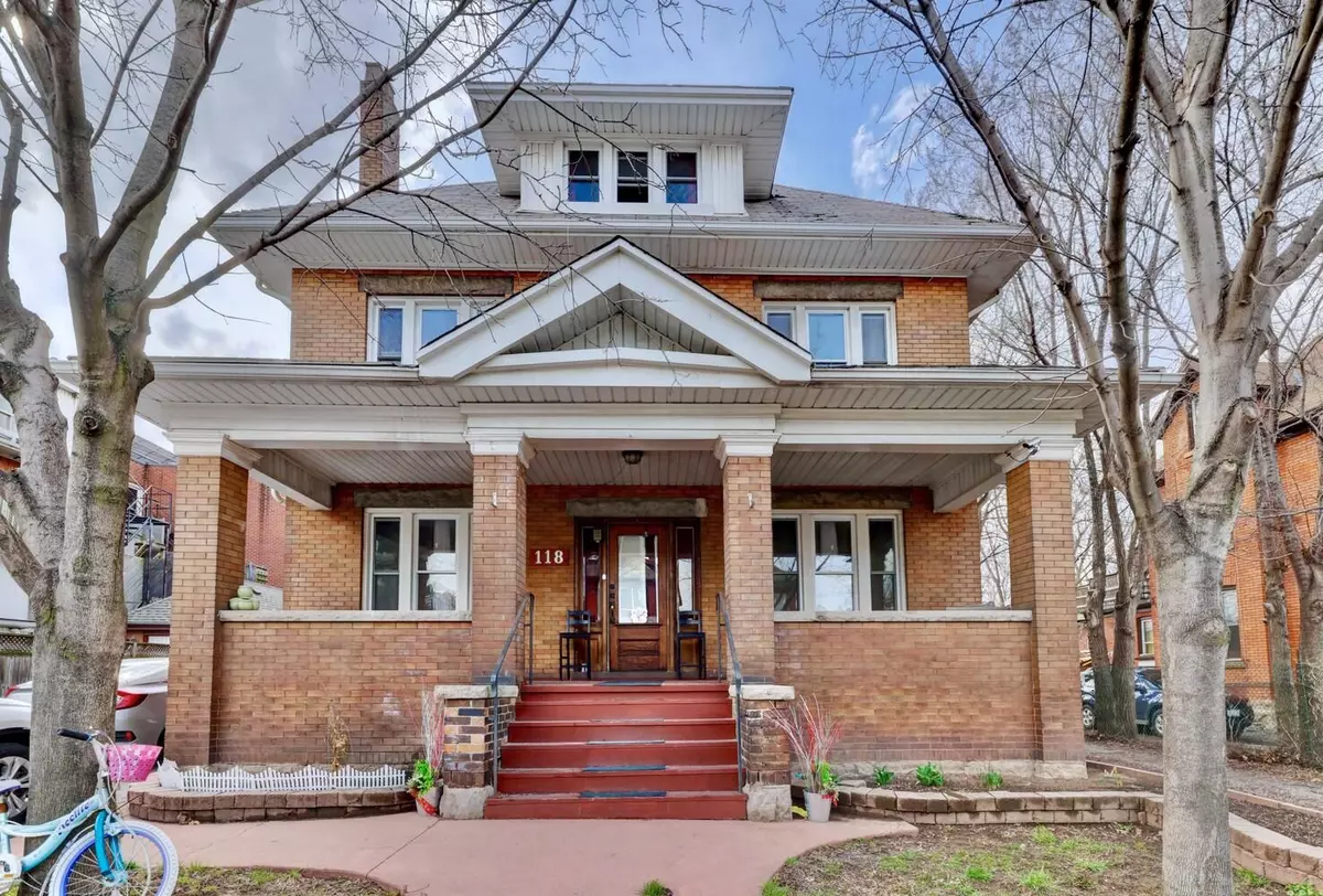 Hamilton, ON L8M 2T7,118 Fairholt RD S #3rd Flr