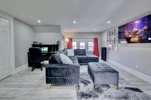 Hamilton, ON L8M 2T7,118 Fairholt RD S #3rd Flr