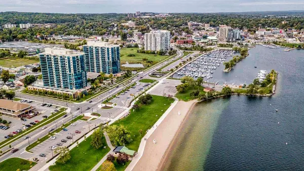 Barrie, ON L4N 6E9,37 Ellen ST #1210