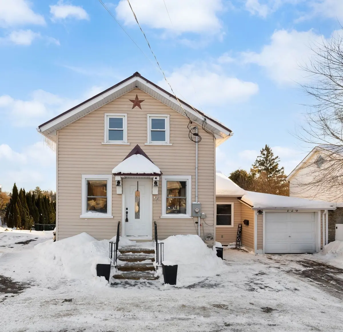 120 Queen ST, Smiths Falls, ON K7A 3N6