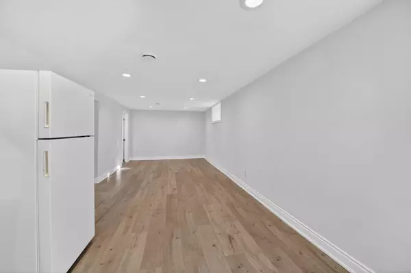 Barrie, ON L4M 1X9,266 Napier ST #Bsmt