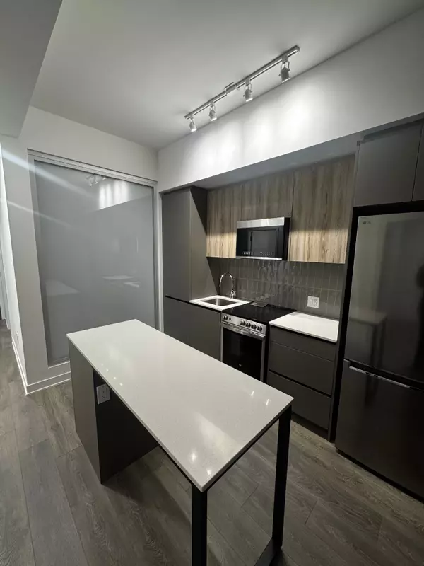 Brampton, ON L7A 5M5,20 All Nations DR #220