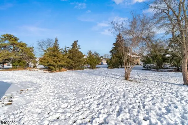 16 Bolans Ct, Berkeley Twp., NJ 08757