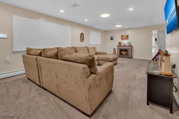 16 Bolans Ct, Berkeley Twp., NJ 08757