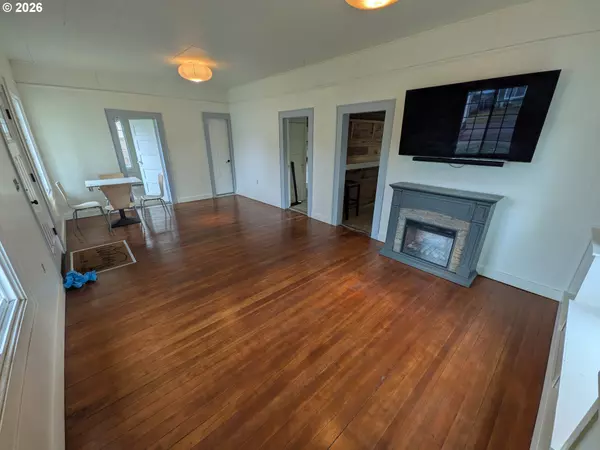 Cottage Grove, OR 97424,1327 ASH AVE