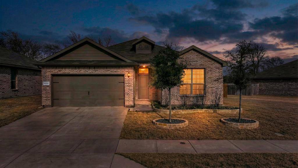 9224 Red Brush Trail, Fort Worth, TX 76131