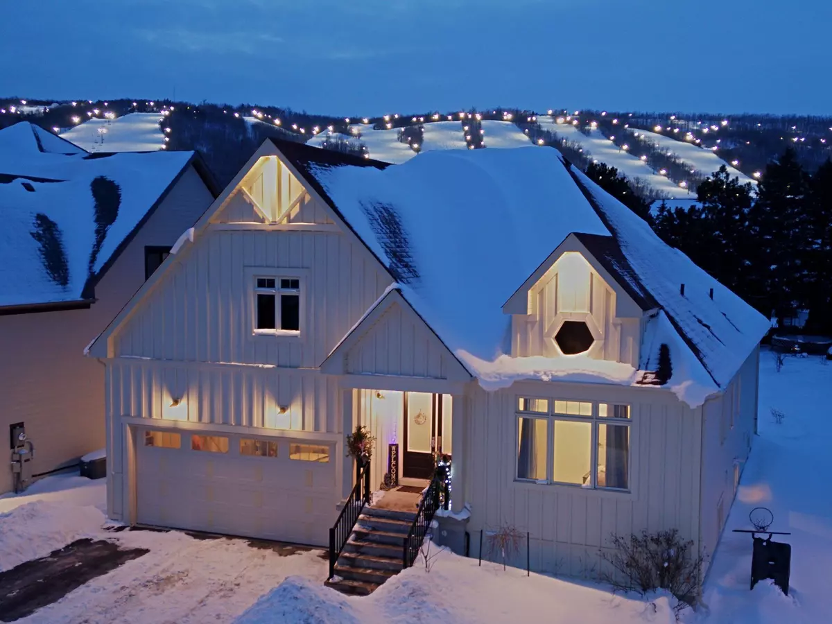 Blue Mountains, ON L9Y 0V1,108 Creekwood CT