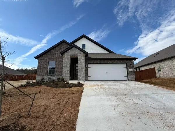 557 Waterford Park Boulevard, Weatherford, TX 76087