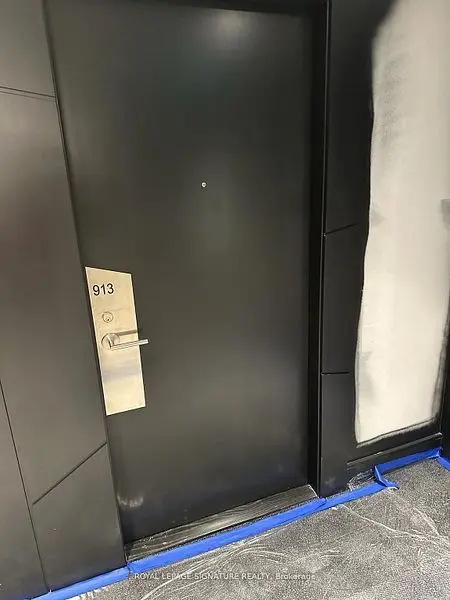 Toronto C10, ON M4S 3A4,50 Dunfield AVE S #913