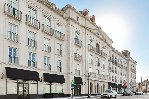 300 Randall ST #212, Oakville, ON L6J 1R1