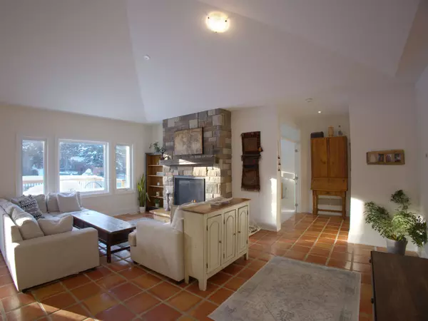 Blue Mountains, ON L9Y 0V1,108 Creekwood CT