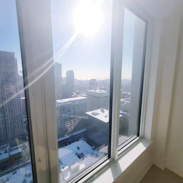 Toronto C02, ON M4W 1L2,11 Yorkville AVE #3508