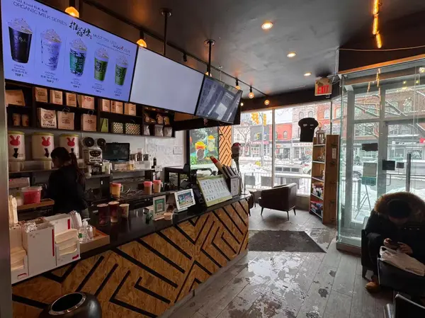 394 Spadina AVE, Toronto C01, ON M5T 2G5