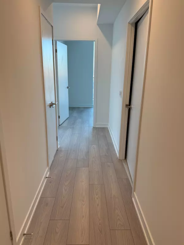 Mississauga, ON L5A 4C6,1 Fairview RD E #1304