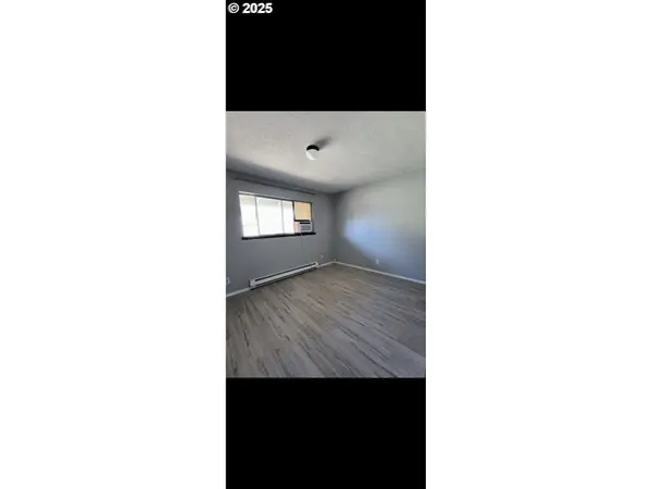 Roseburg, OR 97471,587 W BERDINE ST