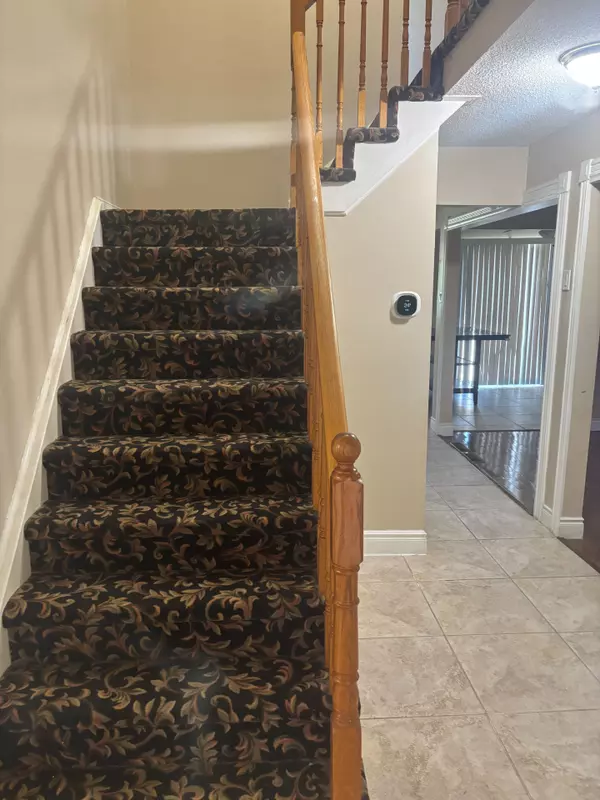 Brampton, ON L6X 3R7,40 burnhope DR