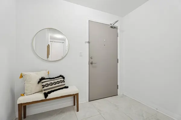 10 Concord PL #409, Grimsby, ON L3M 0G6