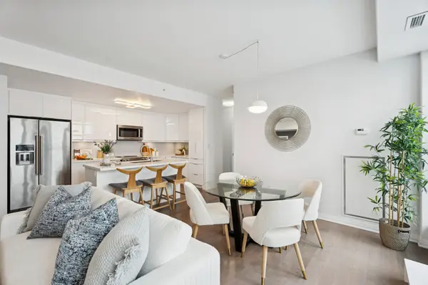 10 Concord PL #409, Grimsby, ON L3M 0G6