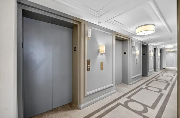 155 Yorkville AVE #2512, Toronto C02, ON M5R 1C4