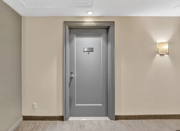 155 Yorkville AVE #2512, Toronto C02, ON M5R 1C4