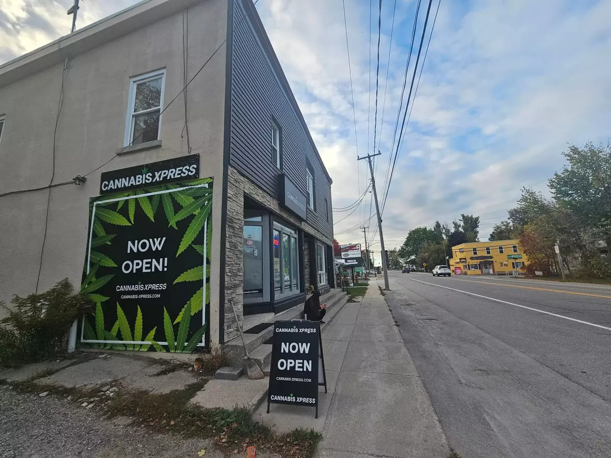 Springwater, ON L0L 1V0,4570 Penetanguishene RD