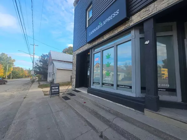 Springwater, ON L0L 1V0,4570 Penetanguishene RD