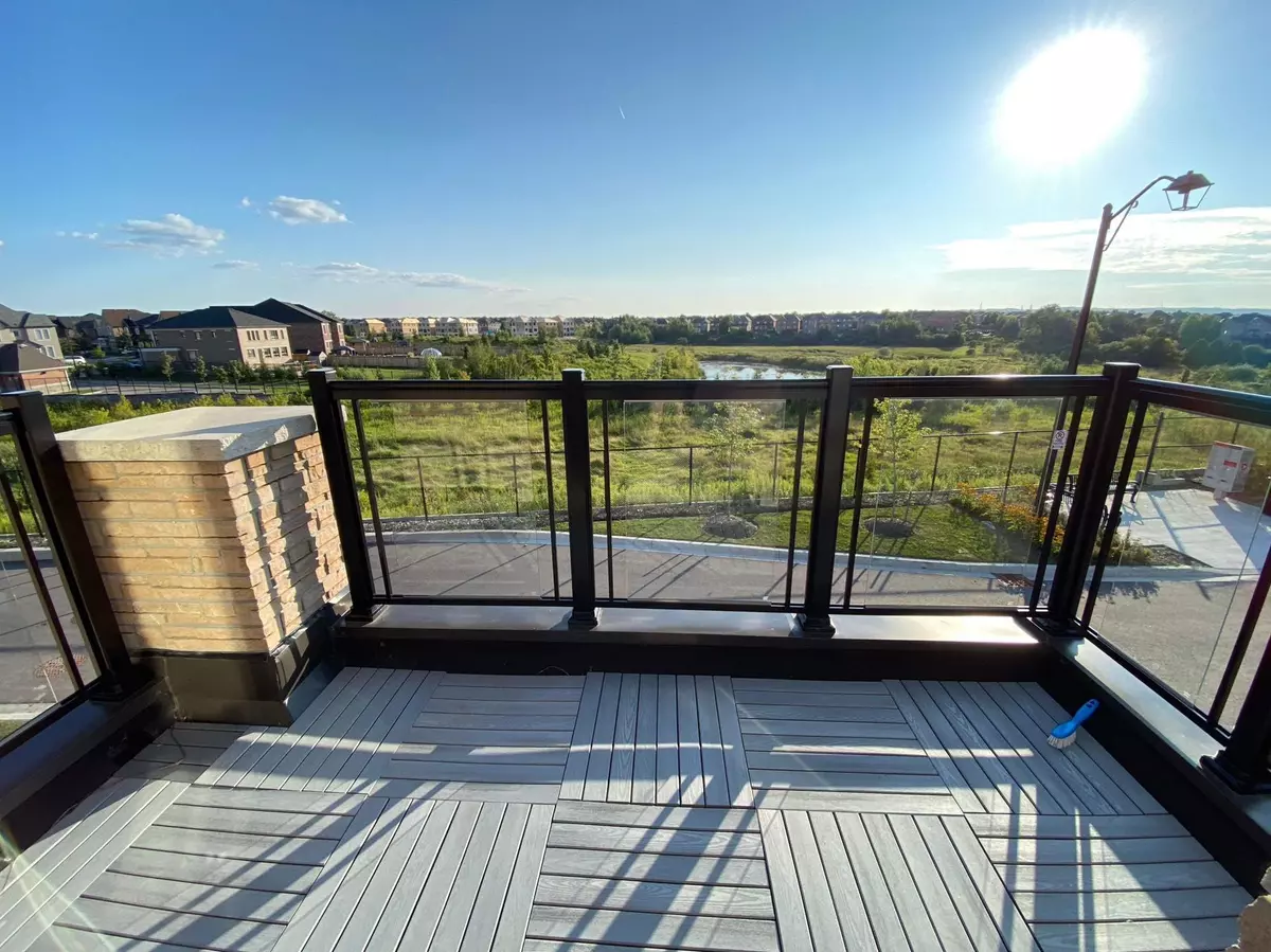 Aurora, ON L4G 3Y3,24 Stubbs LN