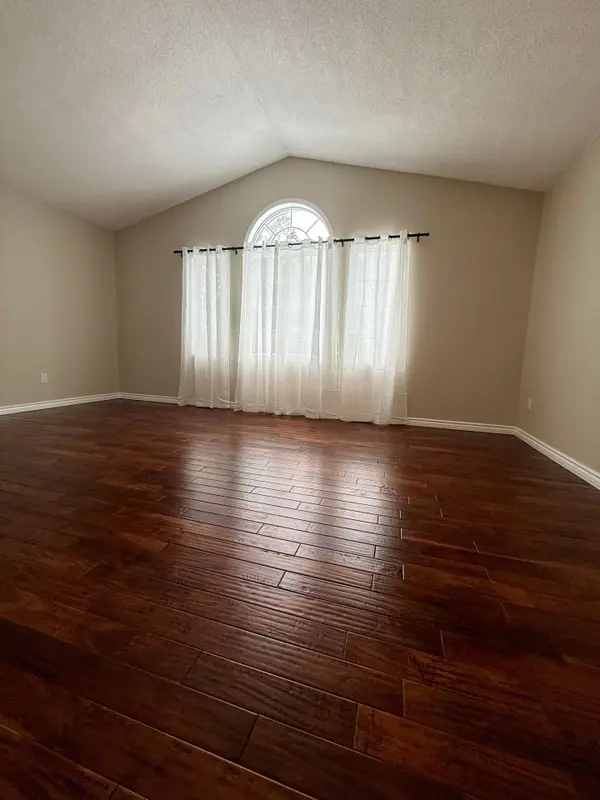 1901 Pine Grove AVE, Pickering, ON L1V 6T1