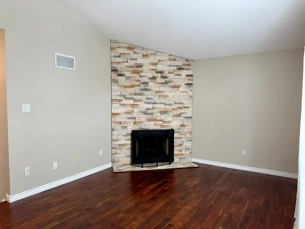 1901 Pine Grove AVE, Pickering, ON L1V 6T1