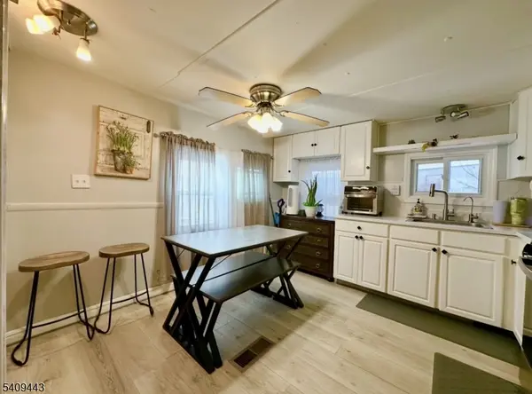 26 Dalbert St, Carteret Boro, NJ 07008