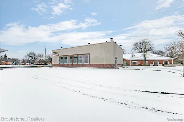 15010 E Jefferson AVE, Grosse Pointe Park, MI 48230