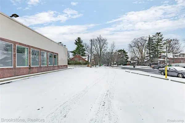 15010 E Jefferson AVE, Grosse Pointe Park, MI 48230