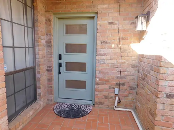 622 Crowley Road, Arlington, TX 76012