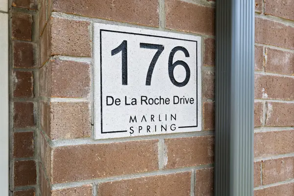 176 De La Roche DR, Vaughan, ON L4H 5G4