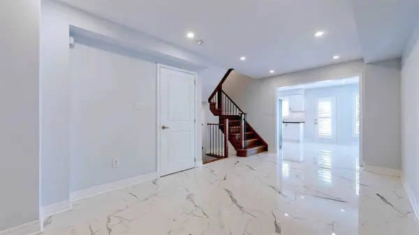 112 Revelstoke CRES, Richmond Hill, ON L4B 4T5