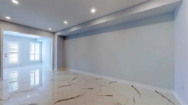 112 Revelstoke CRES, Richmond Hill, ON L4B 4T5