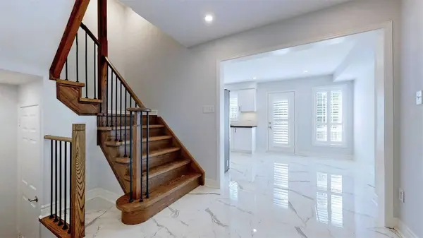 112 Revelstoke CRES, Richmond Hill, ON L4B 4T5