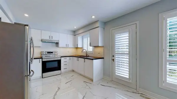 112 Revelstoke CRES, Richmond Hill, ON L4B 4T5