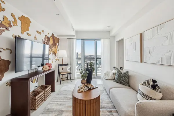 2 Sonic WAY #1506, Toronto C11, ON M3C 0P1