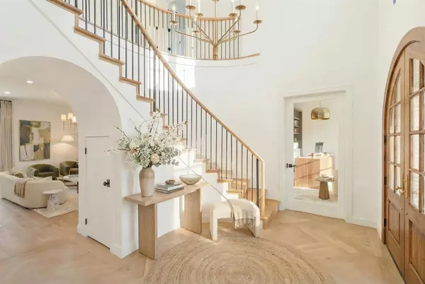 Dallas, TX 75214,6462 Woodcrest Lane